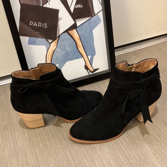 EUC Free People vegan suede heeled ankle booties In Black Color Size 10 - Picture 7 of 15